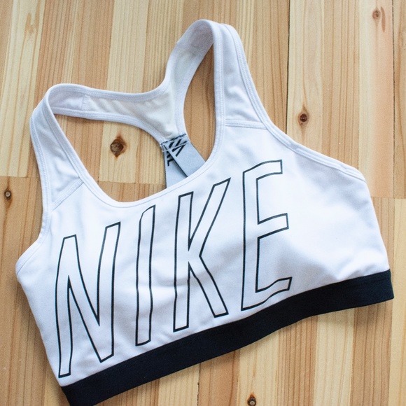 black and white nike sports bra